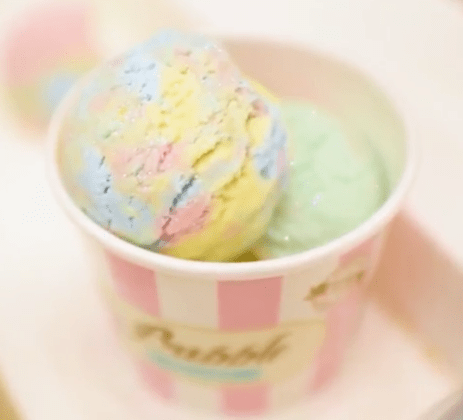 A bubble bath that looks like ice cream